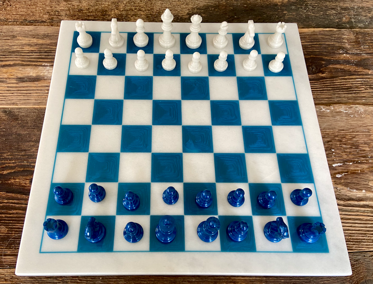 Schachbrett-Set aus Vinschger Marmor und Epoxy