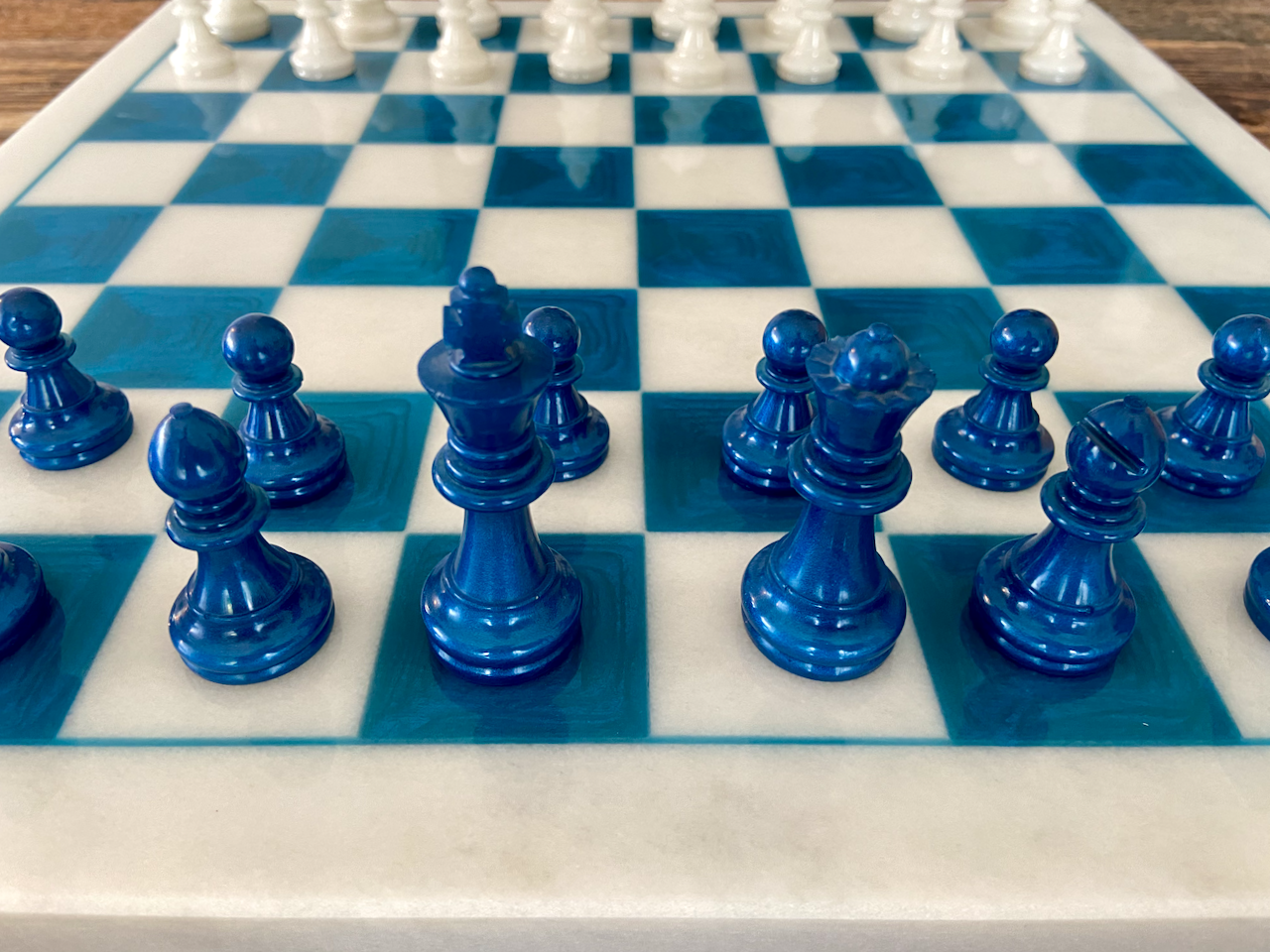 Schachbrett-Set aus Vinschger Marmor und Epoxy