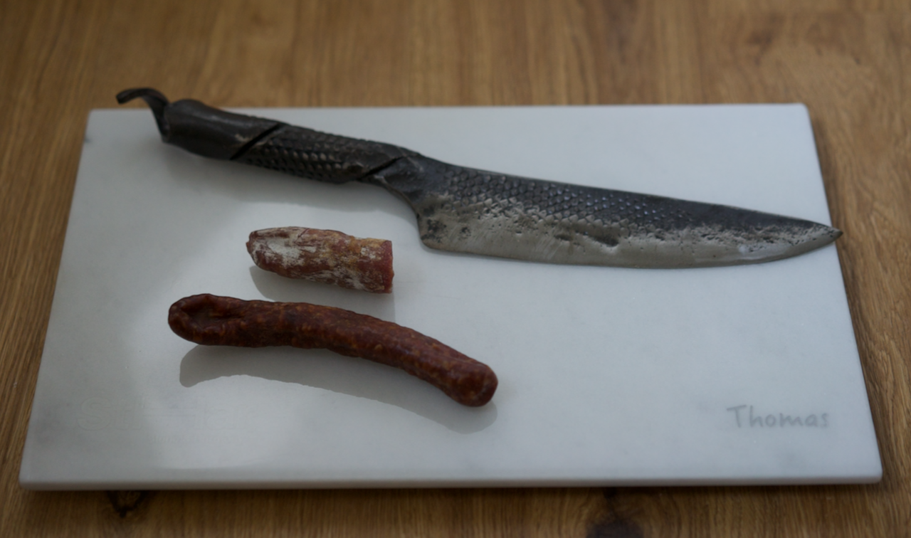 Speckbrett beschichtet mit Schriftzug